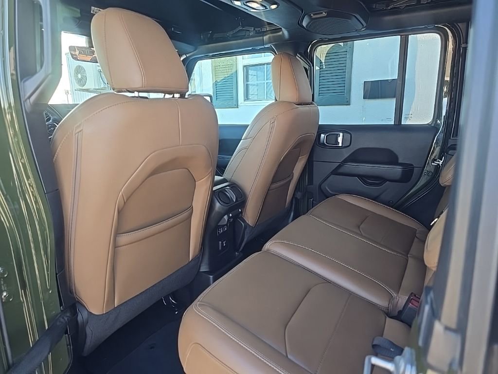 Used 2023 Jeep Wrangler Unlimited Sahara w/ Cold Weather Group image 17