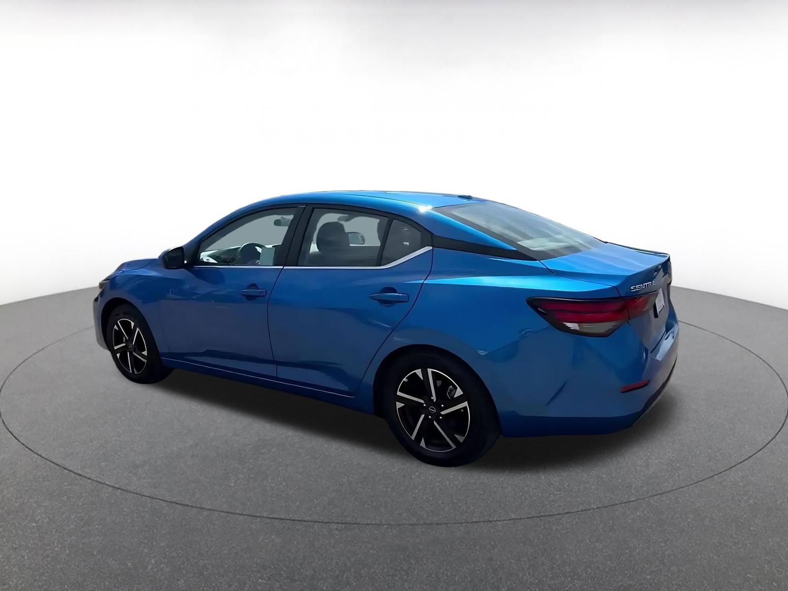 Used 2025 Nissan Sentra SV FWD image 10