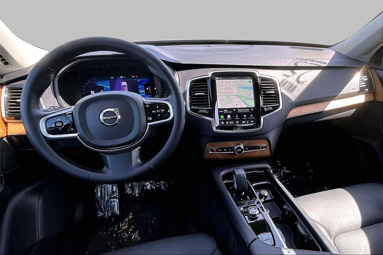 Used 2025 Volvo XC90 B6 Plus w/ Protection Package Premier AWD/4WD image 16