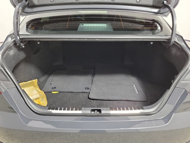 Used 2025 Toyota Camry SE w/ Convenience Package FWD image 10