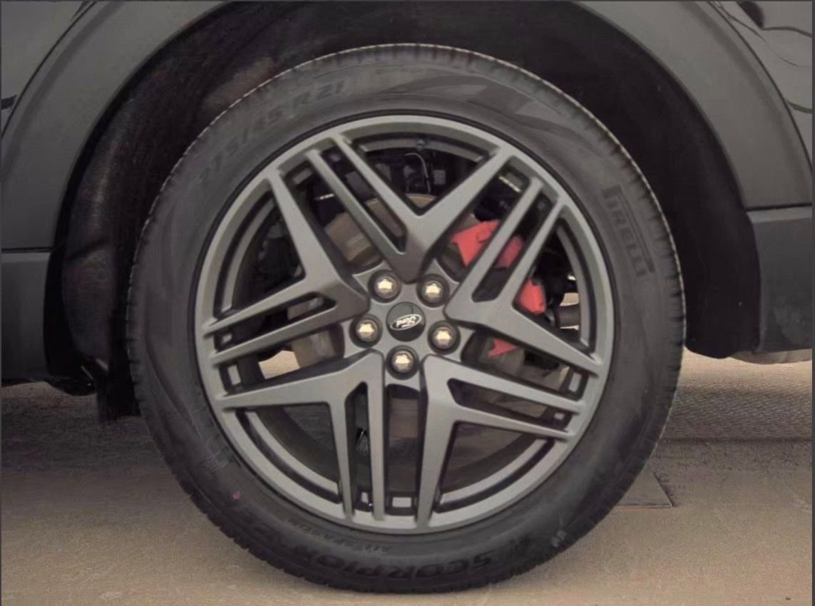 Used 2025 Ford Explorer ST image 6