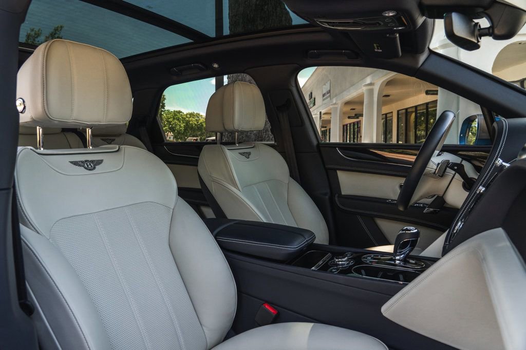 Used 2020 Bentley Bentayga image 26