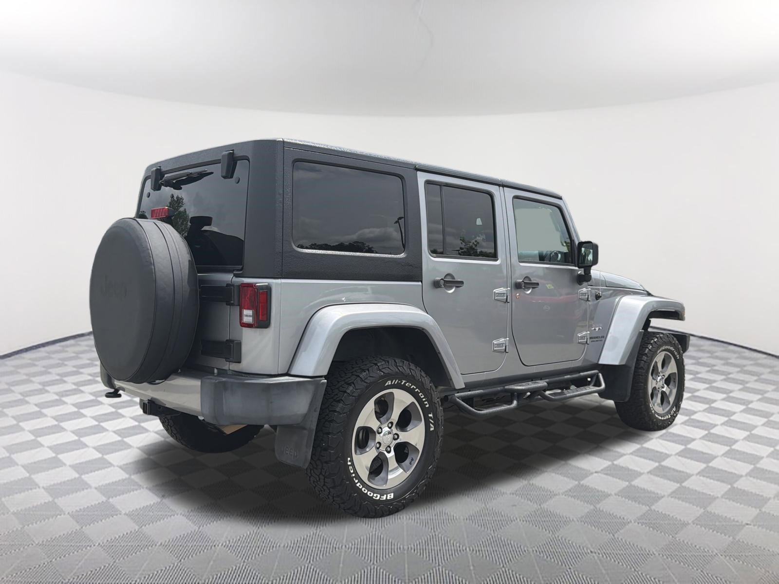 Used 2017 Jeep Wrangler Unlimited Sahara w/ Connectivity Group AWD/4WD image 14