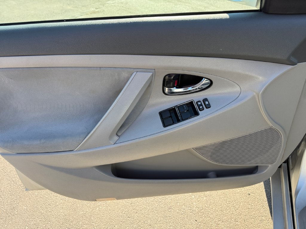 Used 2009 Toyota Camry LE FWD image 25