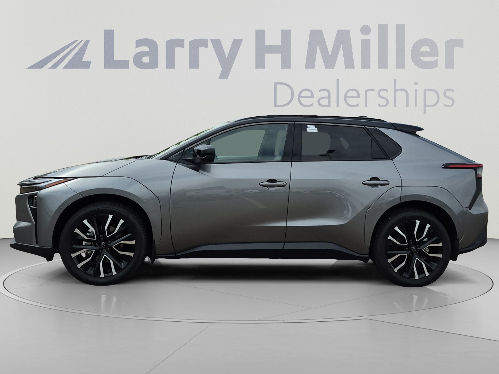 Used 2026 Toyota bZ AWD/4WD image 2