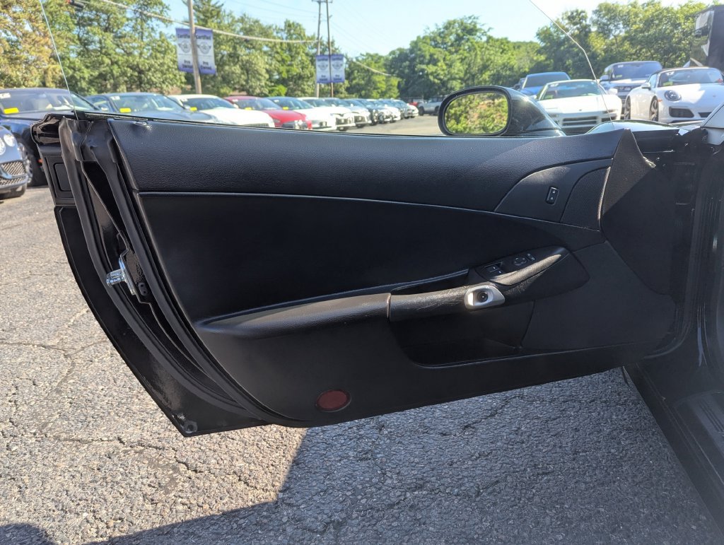 Used 2005 Chevrolet Corvette Coupe w/ Preferred Equipment Group RWD image 11
