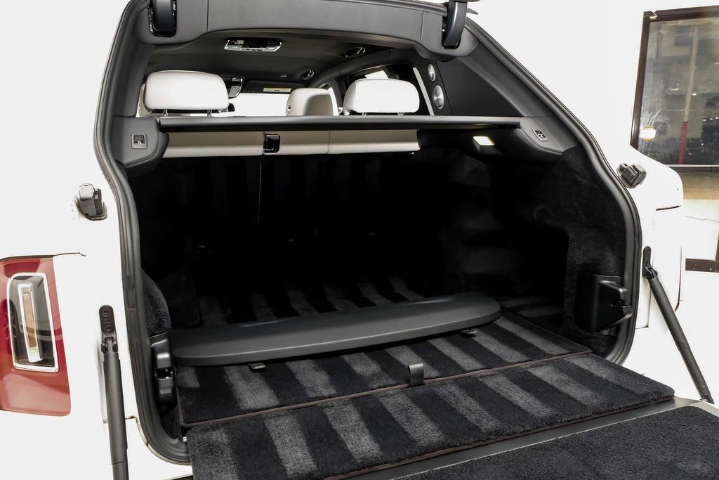 Used 2022 Rolls-Royce Cullinan Black Badge AWD/4WD image 48