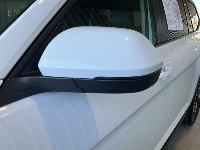Used 2024 Volkswagen Atlas SE image 3
