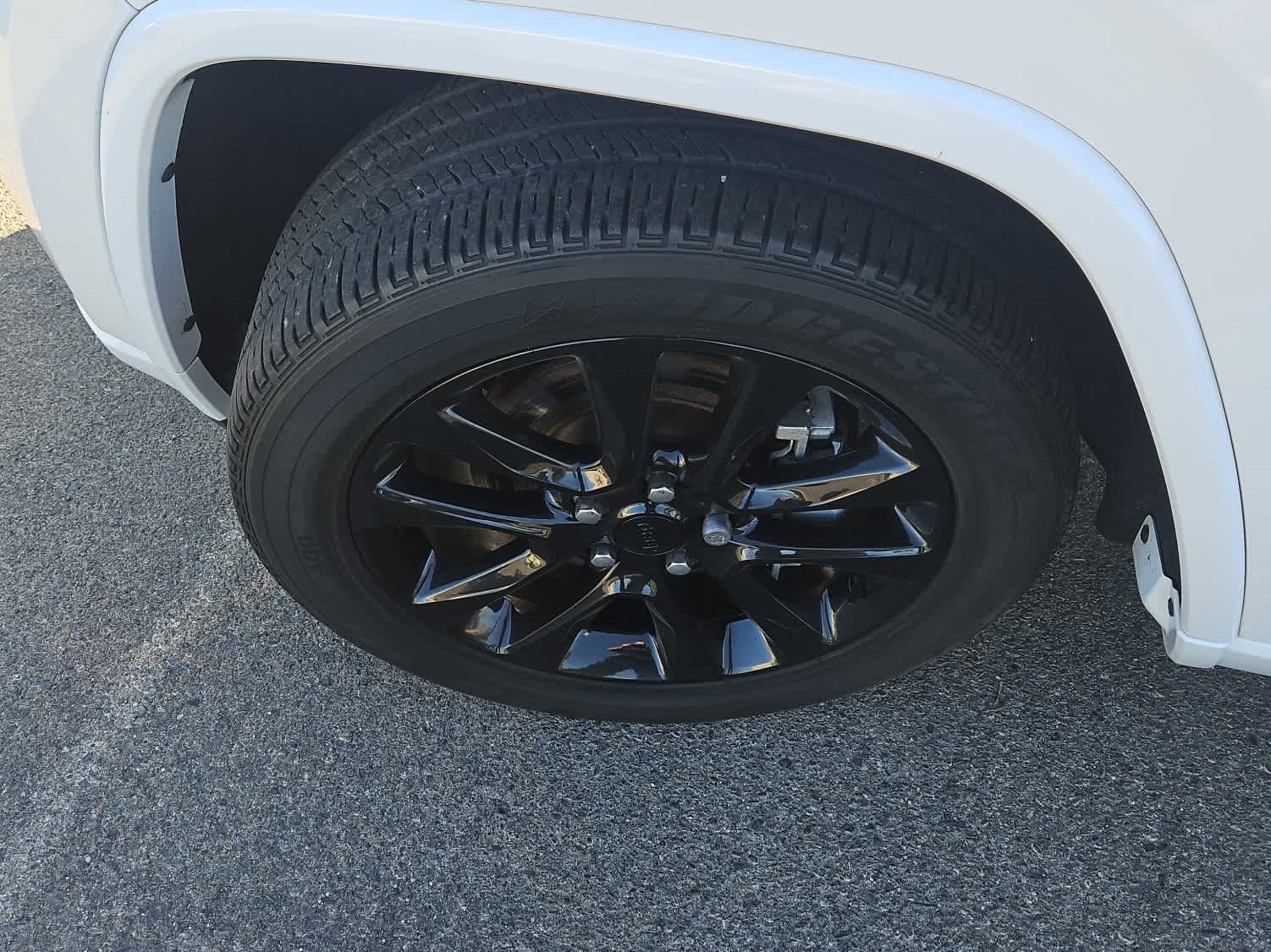 Used 2021 Jeep Grand Cherokee Laredo X image 3