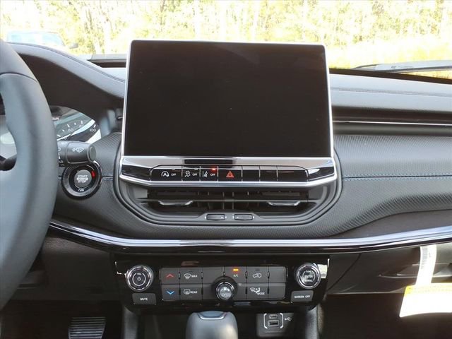 New 2026 Jeep Compass Latitude image 12