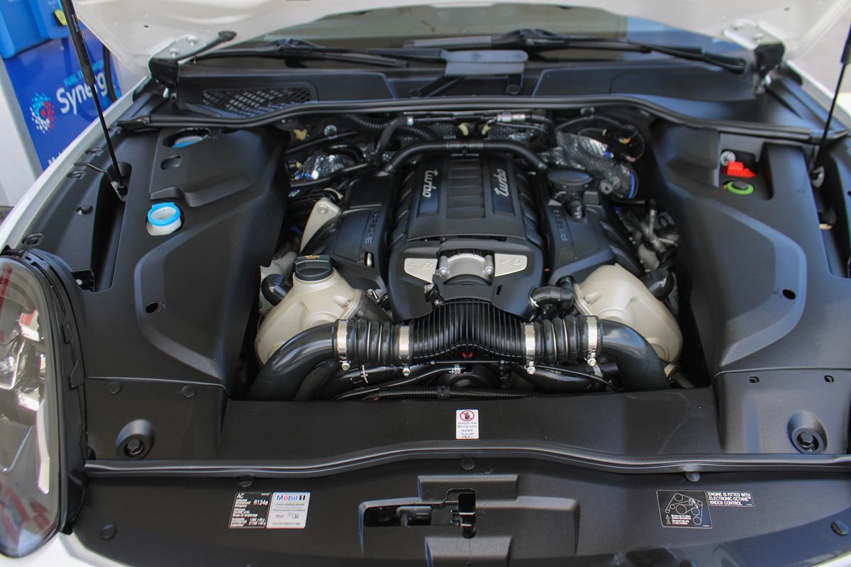 Used 2015 Porsche Cayenne Turbo AWD/4WD image 11