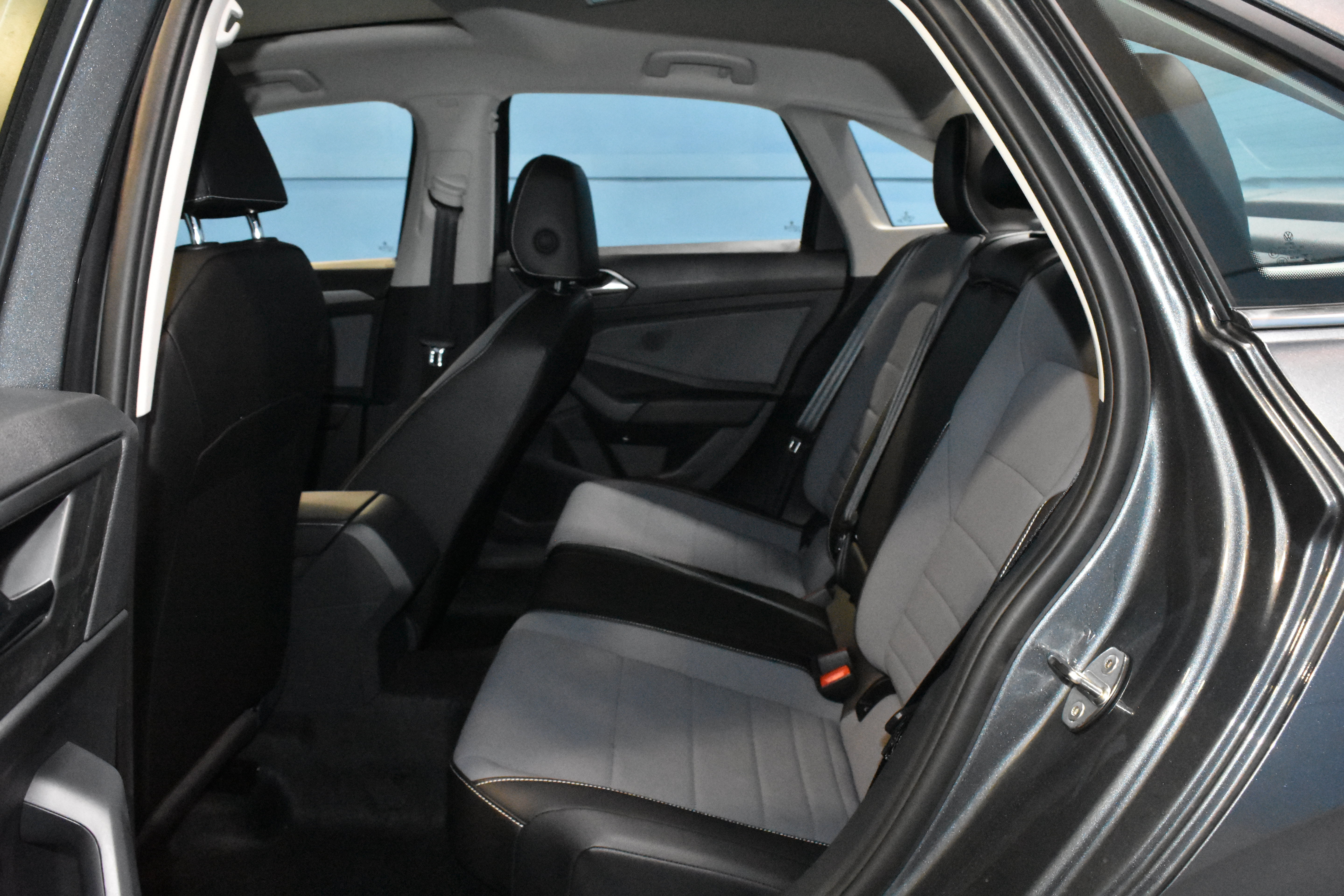 New 2026 Volkswagen Jetta SE FWD image 18