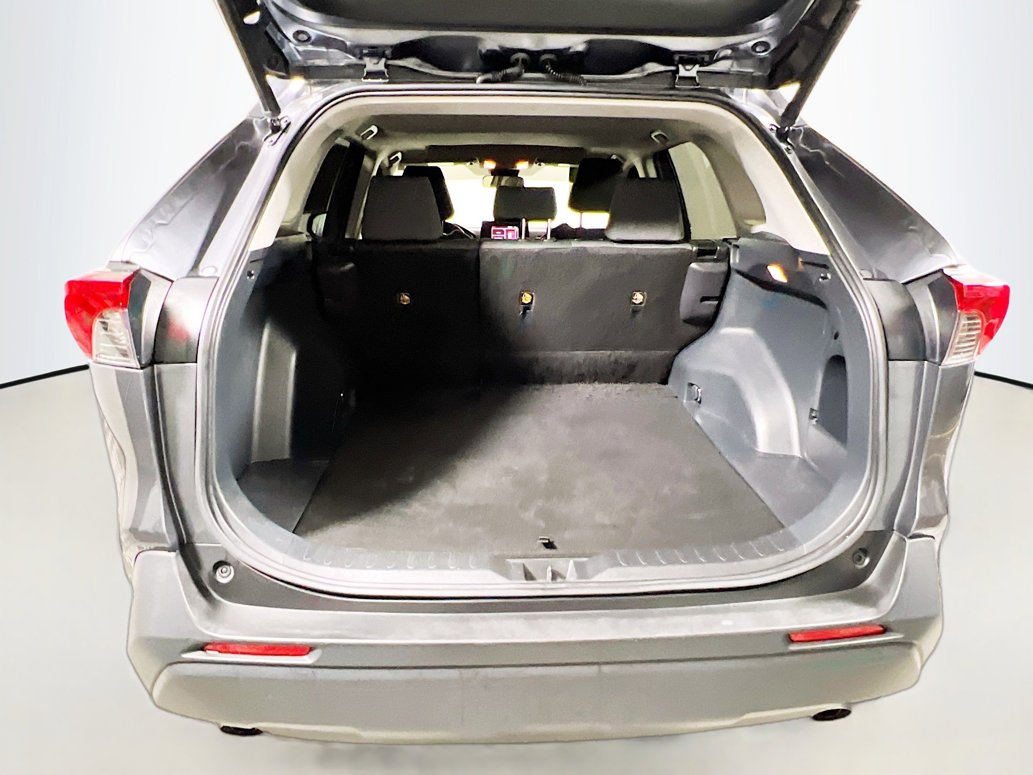 Used 2020 Toyota RAV4 XLE w/ Convenience Package image 34