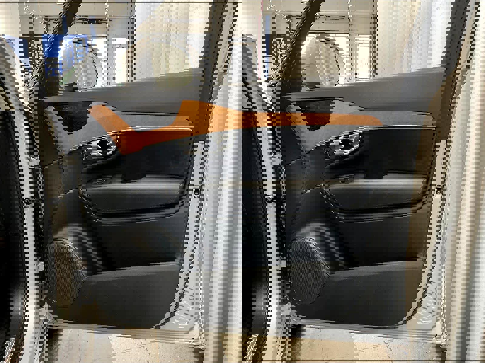 Used 2023 Volvo XC90 B6 Plus w/ Protection Package AWD/4WD image 12