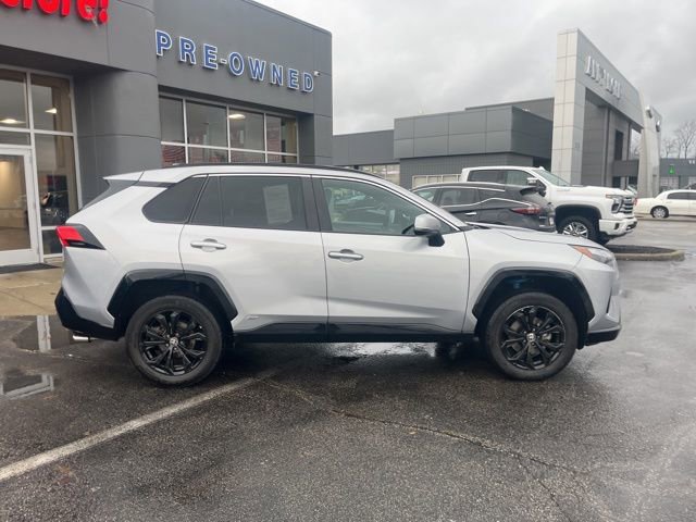 Used 2022 Toyota RAV4 SE image 5