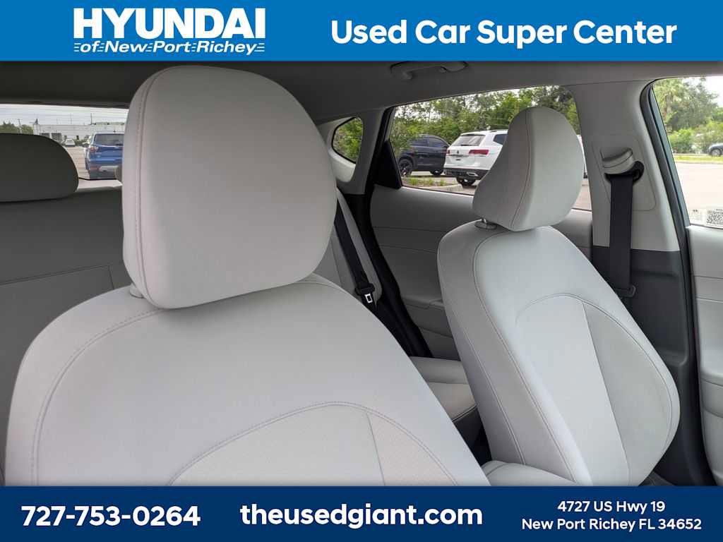 Certified 2024 Hyundai Kona SEL FWD image 6