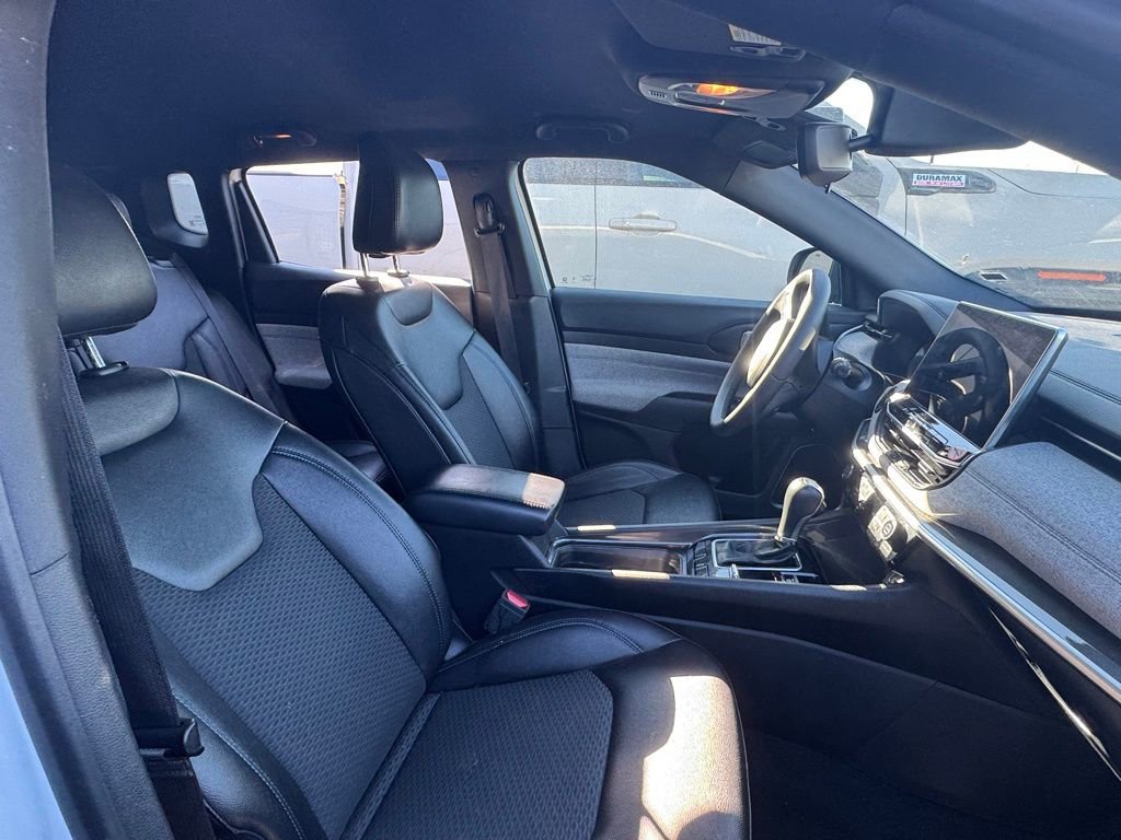 Used 2024 Jeep Compass Latitude image 10