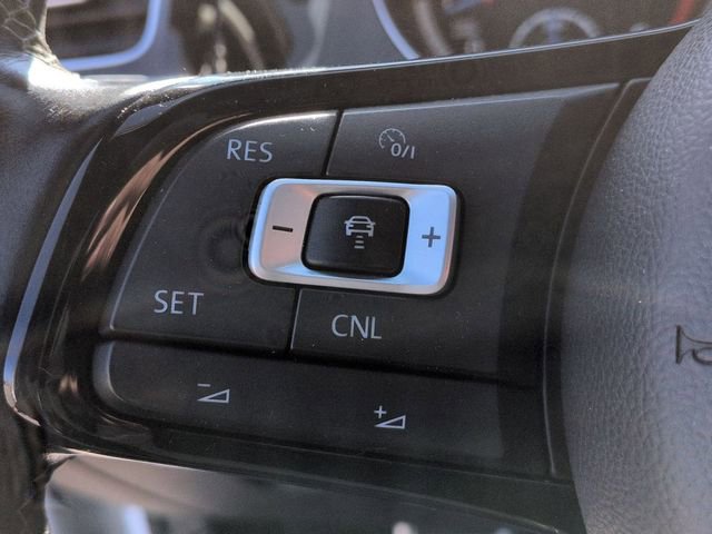 Used 2017 Volkswagen Golf 4-Door image 18