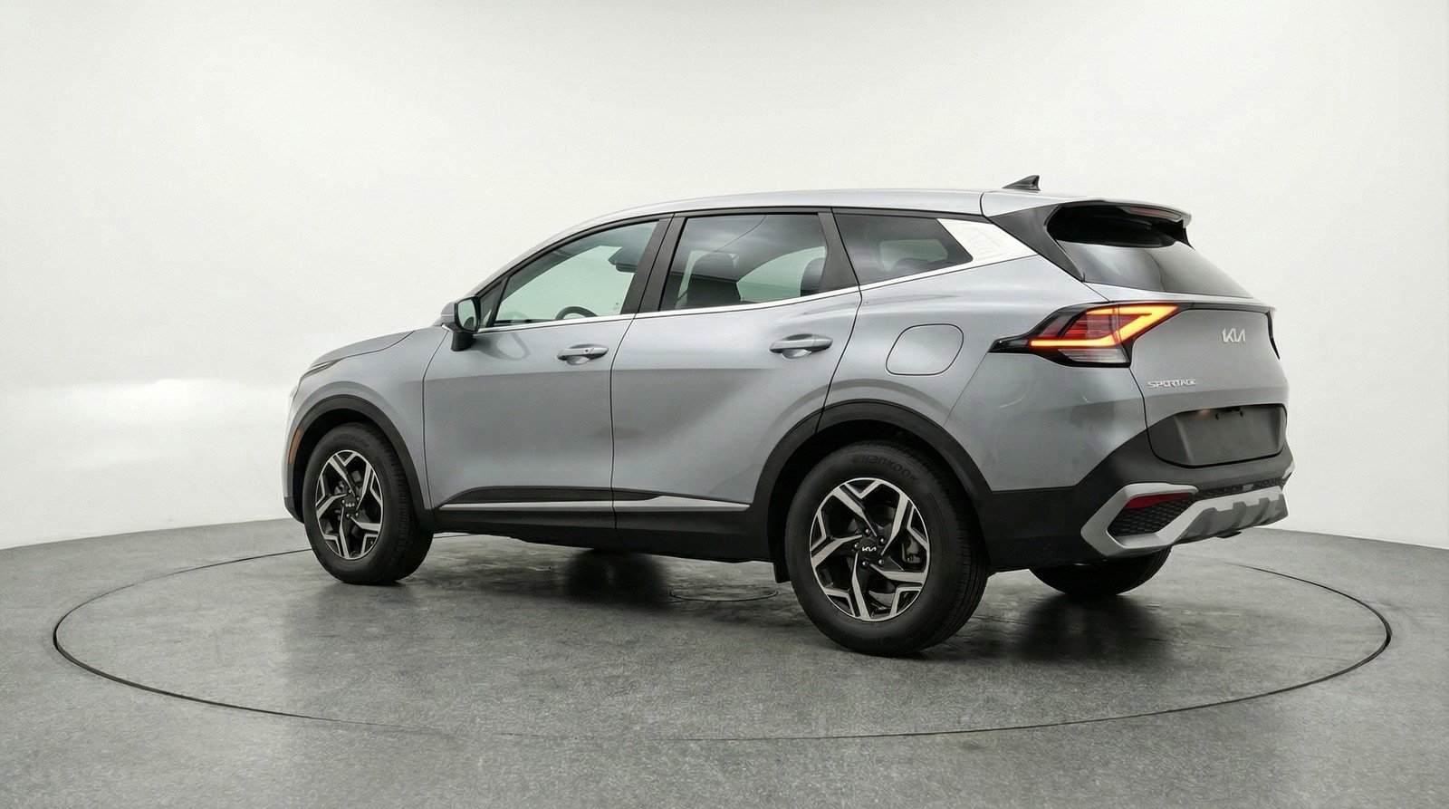 Used 2025 Kia Sportage LX image 6