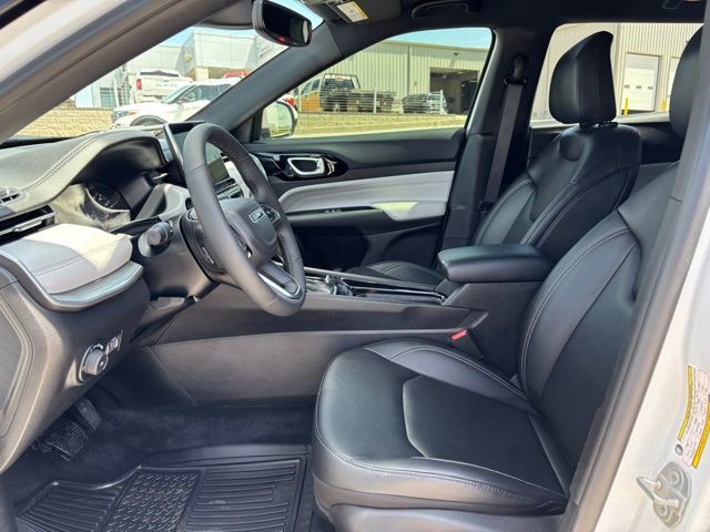 Used 2025 Jeep Compass Limited image 21
