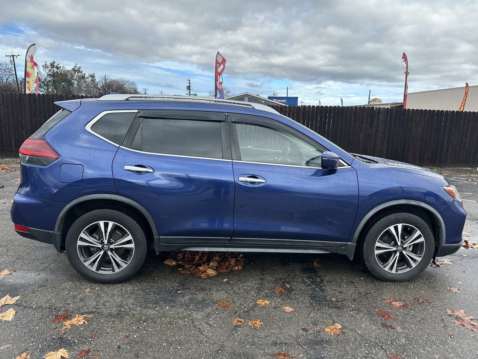 Used 2019 Nissan Rogue SV w/ Premium Package image 3
