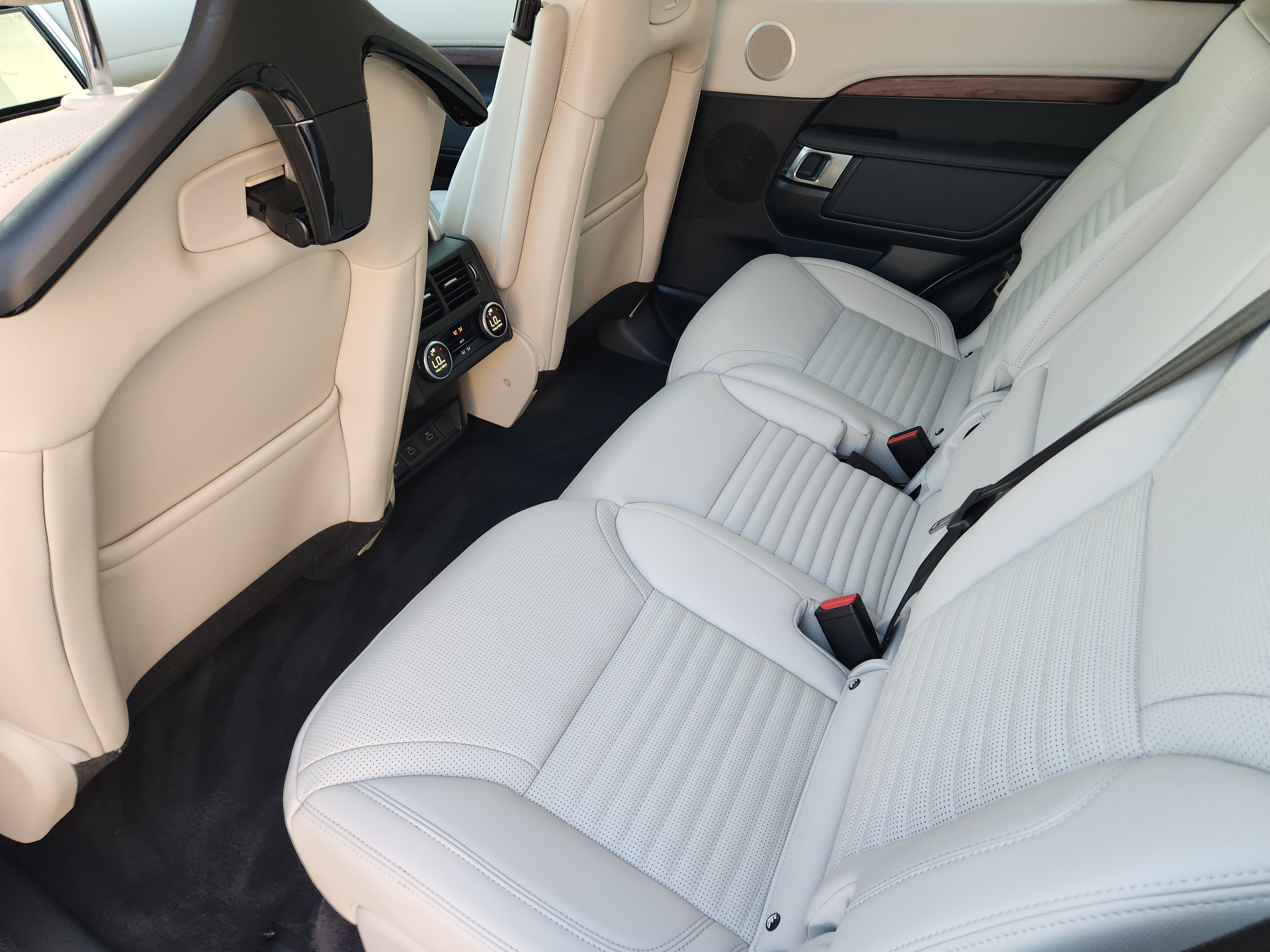 Certified 2025 Land Rover Discovery S AWD/4WD image 27