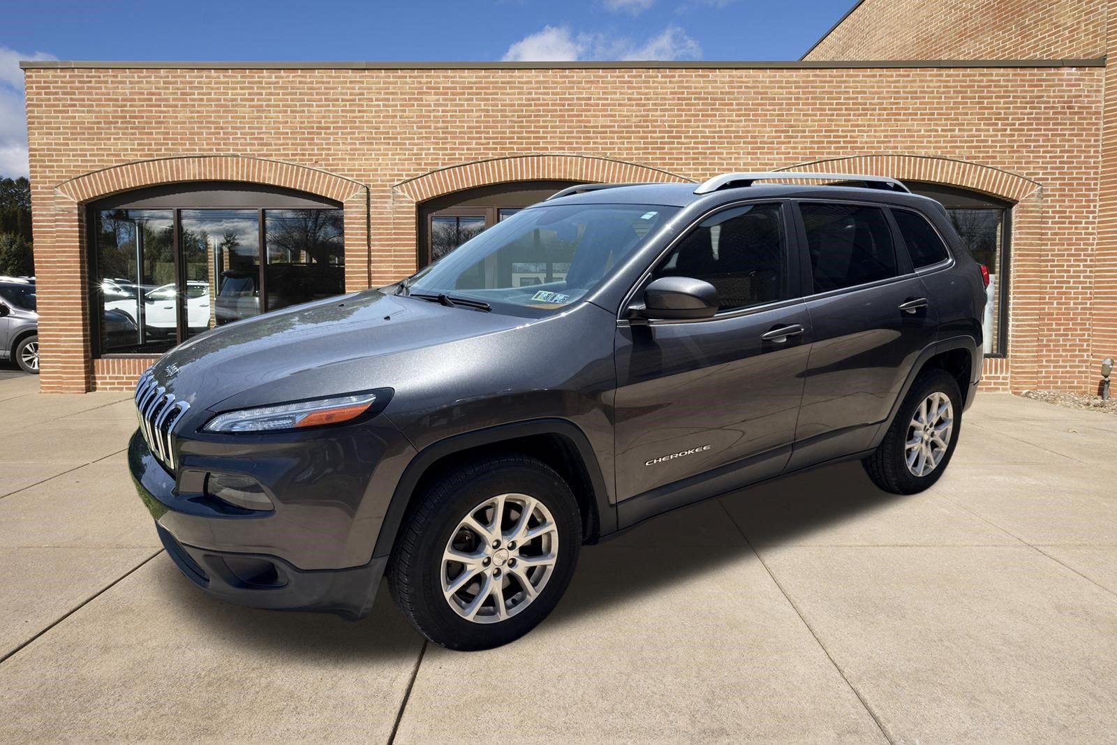 Used 2015 Jeep Cherokee Latitude w/ Cold Weather Group AWD/4WD image 8