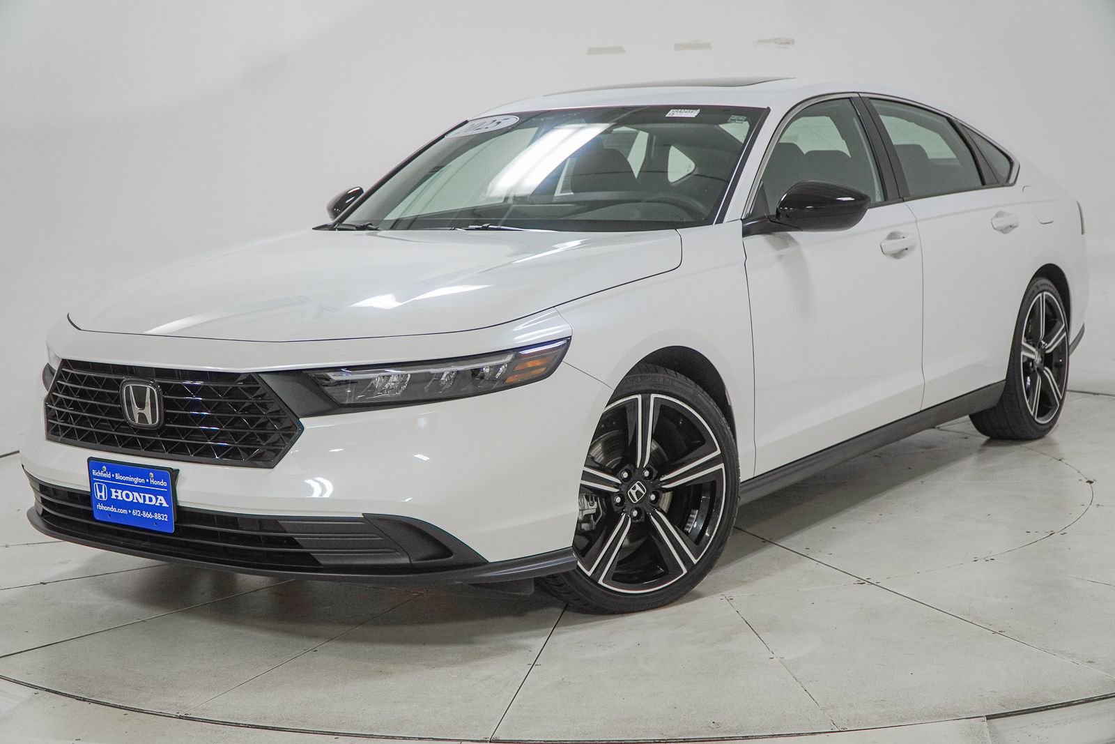 Used 2025 Honda Accord Sport image 1