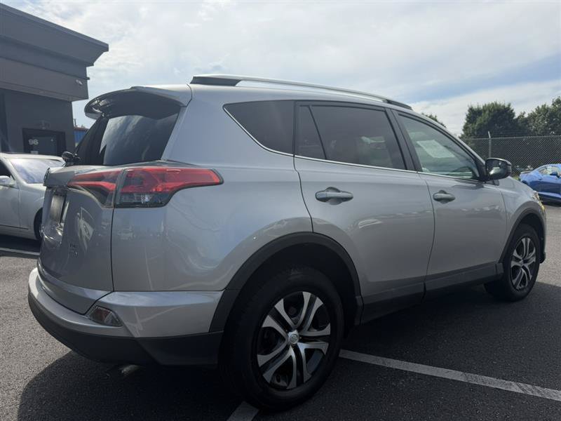Used 2016 Toyota RAV4 LE AWD/4WD image 5