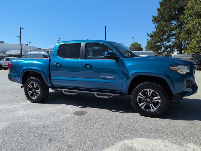 Used 2016 Toyota Tacoma TRD Sport w/ Towing Package RWD image 2