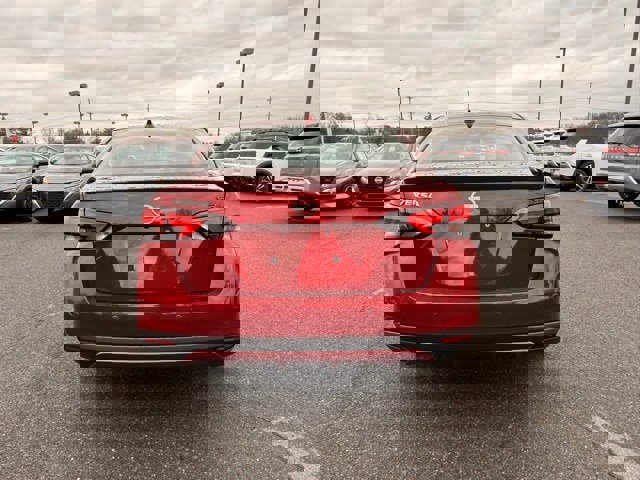 New 2025 Nissan Versa SR w/ Trunk Package image 6