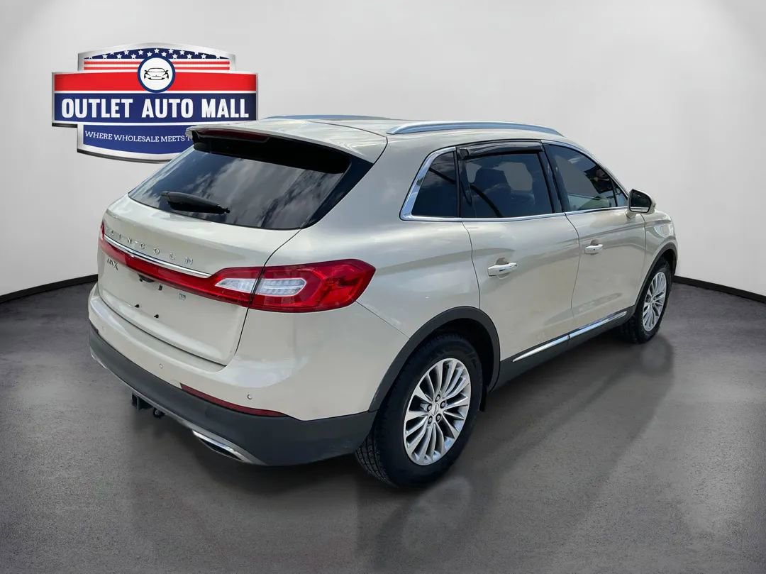 Used 2016 Lincoln MKX Select w/ Select Plus Package FWD image 3