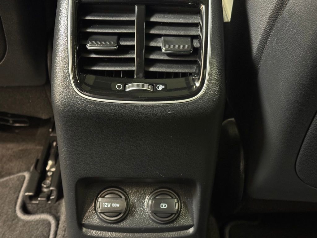 Used 2019 Kia Cadenza Technology image 18