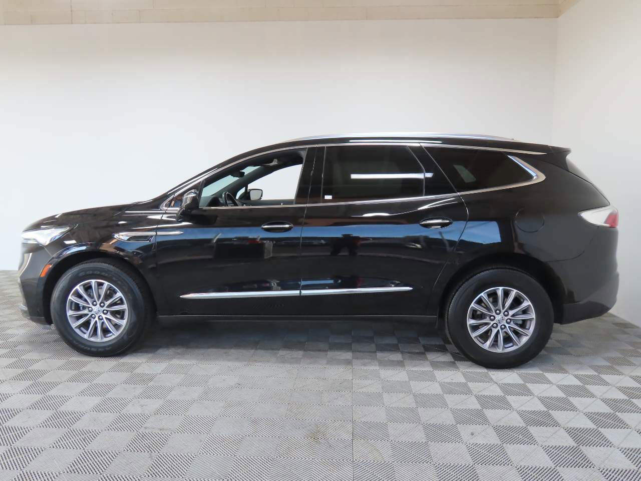 Used 2024 Buick Enclave Premium image 5