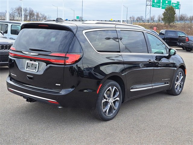 New 2026 Chrysler Pacifica Pinnacle w/ Trailer Tow Group image 4