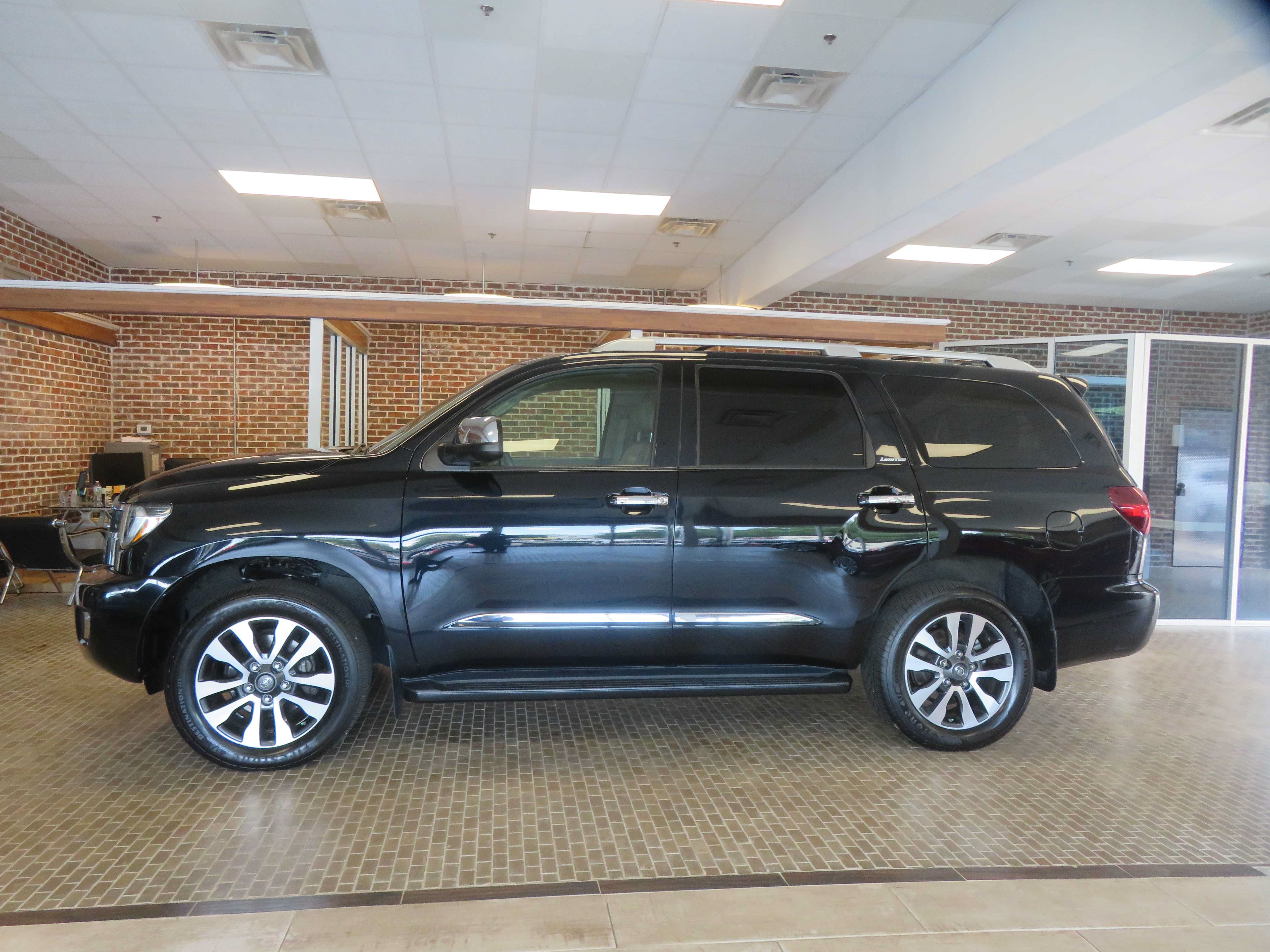 Used 2020 Toyota Sequoia Limited w/ Safety & Convenience Package AWD/4WD image 89