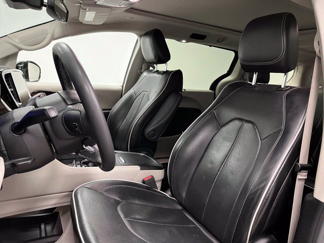 Used 2023 Chrysler Pacifica Limited FWD image 19