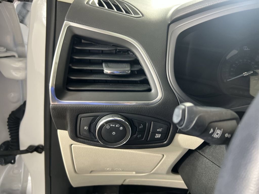 Used 2022 Ford Edge Titanium image 19