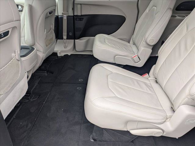 Used 2018 Chrysler Pacifica Touring-L w/ Advanced Safetytec Group FWD image 18