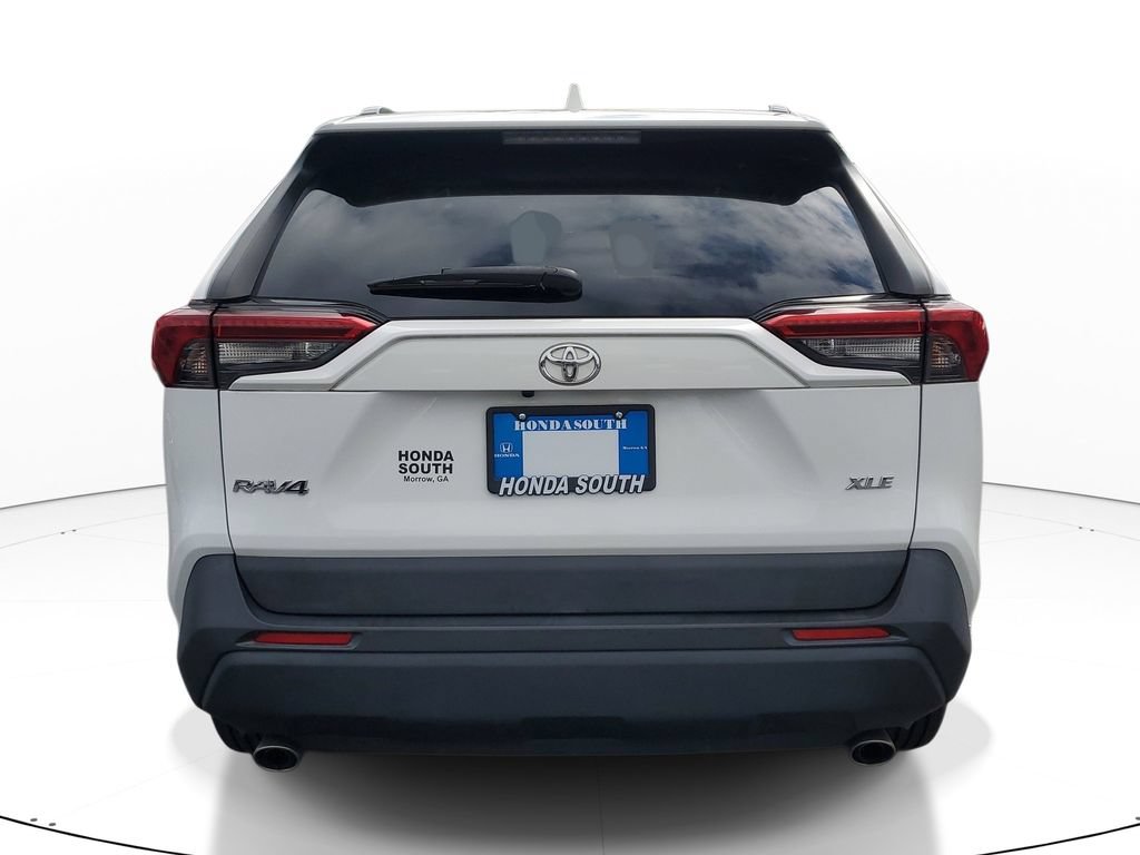 Used 2019 Toyota RAV4 XLE w/ Convenience Package FWD image 5