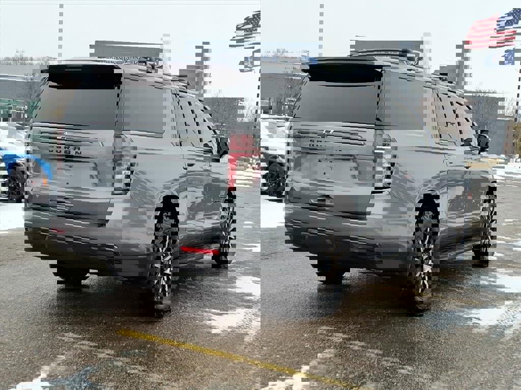 Used 2021 Chevrolet Suburban RST w/ Luxury Package image 7