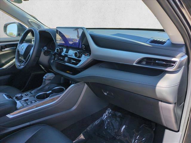 Certified 2026 Toyota Highlander Platinum AWD/4WD image 23