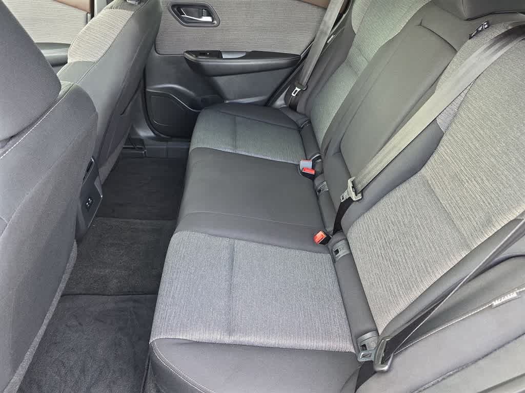 Used 2023 Nissan Rogue SV AWD/4WD image 16