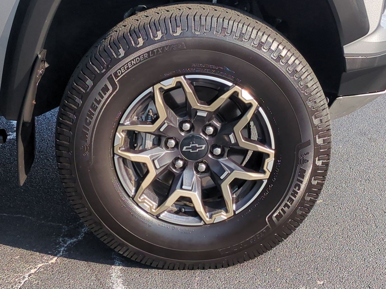 Used 2024 Chevrolet Colorado ZR2 w/ ZR2 Convenience Package III AWD/4WD image 13