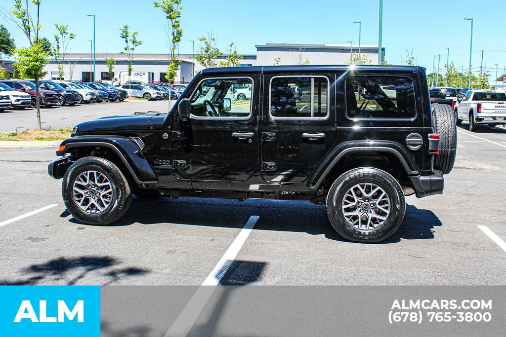 Used 2025 Jeep Wrangler Unlimited Sahara AWD/4WD image 6