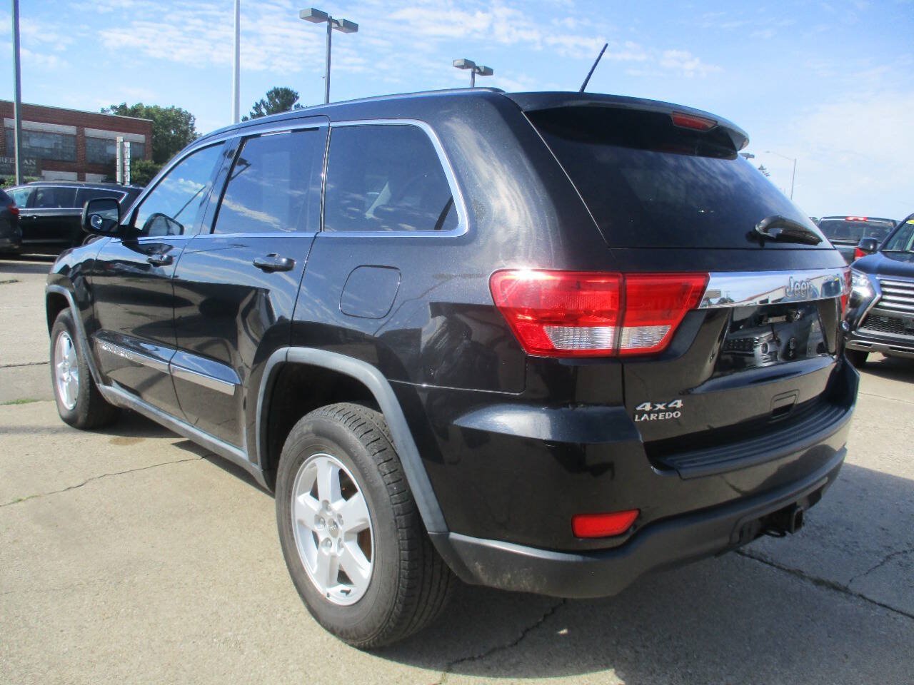 Used 2012 Jeep Grand Cherokee Laredo AWD/4WD image 5