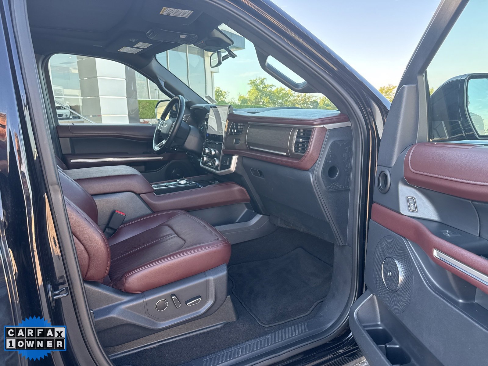 Used 2024 Ford Expedition Limited image 22