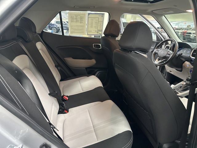 Used 2024 Hyundai Venue SEL FWD image 22