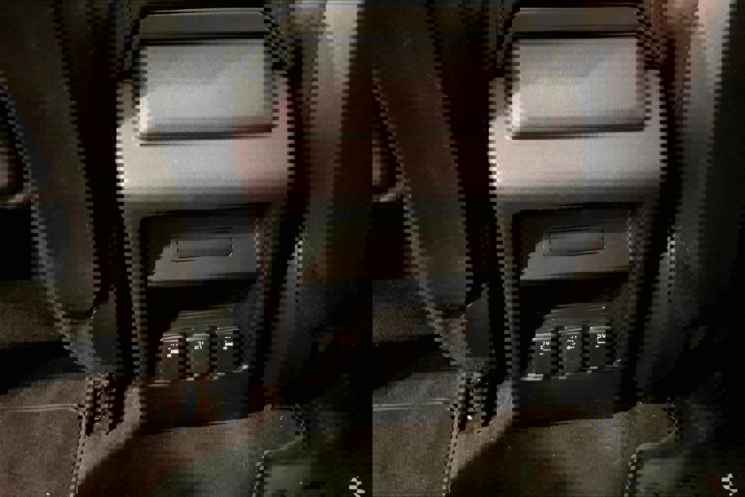 Used 2017 Land Rover Discovery Sport HSE Luxury image 35