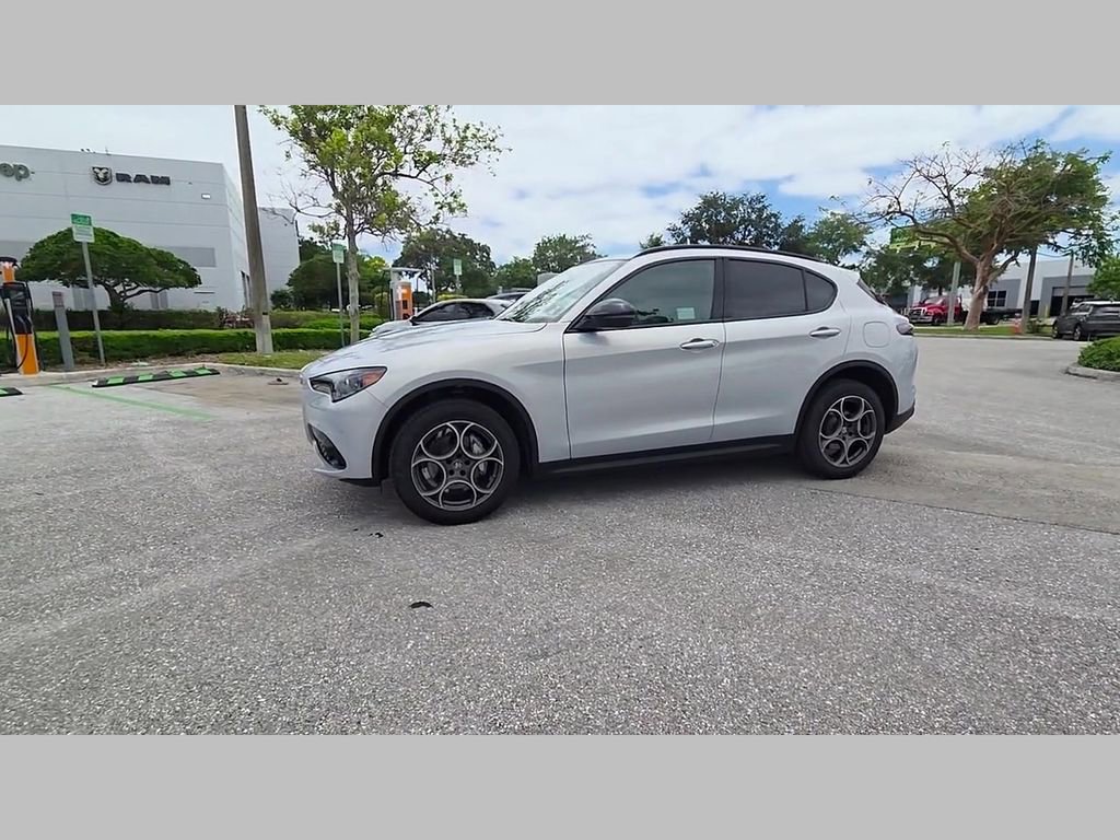 New 2025 Alfa Romeo Stelvio Sprint AWD/4WD image 35
